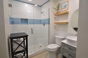A bathroom at Sandpiper 7-C ON the BEACH- Smart TVs