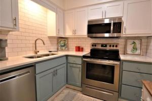 A kitchen or kitchenette at Sandpiper 7-C ON the BEACH- Smart TVs