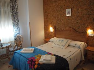 A bed or beds in a room at Hostal Yuste