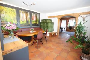 a living room with a wooden table and chairs at Casa Cara in Baiersbronn