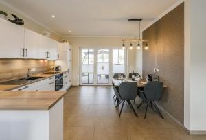 Η κουζίνα ή μικρή κουζίνα στο Ferienhaus Seeblick