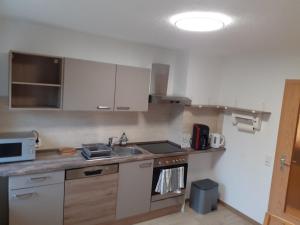 Η κουζίνα ή μικρή κουζίνα στο Ferienwohnung Zern +14 φωτογραφίες