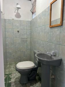 a bathroom with a toilet and a sink at La Mar Paraty Hospedaria 03 in Paraty