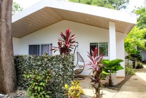 Κήπος έξω από το Oshy Sunset Apartments - 10 mins from Tamarindo