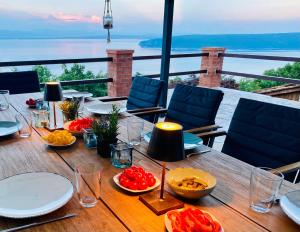 Mad i feriehuset eller i nærheden