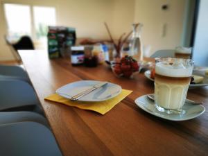 Παροχές για τσάι/καφέ στο Chalethaus-Chiemsee - 148qm Garten-Chaletwohnung am Chiemsee - Neubau