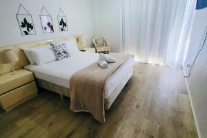 a bedroom with a large bed and a wooden floor at Endless ocean views, spacious, resort facilities in Gold Coast