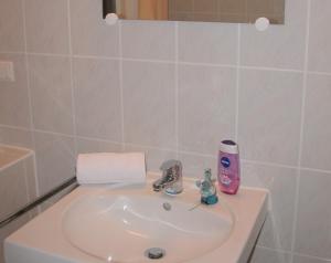Ένα μπάνιο στο Ferienparadies Rugana B48 +7 φωτογραφίες