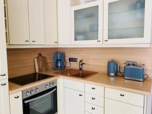 Kuchyň nebo kuchyňský kout v ubytování Ferien am Strand, Urlaub an der Ostsee Ferienwohnung am Strand in der Nähe der Schlei, Umgebung von Kappeln u Damp