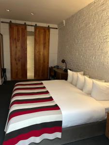 Voodi või voodid majutusasutuse Ace Hotel Seattle toas