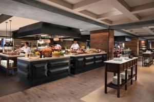 Jídlo v hotelu nebo okolí