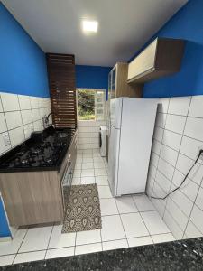 a kitchen with a stove and a refrigerator at Apartamento completo Corumbá in Corumbá +12 photos