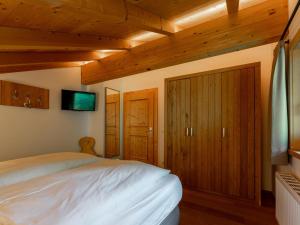 a bedroom with a bed and a flat screen tv at Chalet Huski Viehhofen in Saalbach Hinterglemm