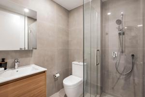 Phòng tắm tại Hyde Lane APT - Walk to Shops Cafes Attractions