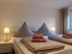 Postel nebo postele na pokoji v ubytování Holiday home with style Holiday apartment Rosenstraße right