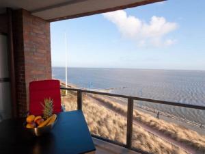 a bowl of fruit on a table with a view of the beach at Sea View No 19 Comfortable holiday residence in Wittdün