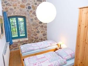 Katil atau katil-katil dalam bilik di Holiday home for 16 people in Sietow