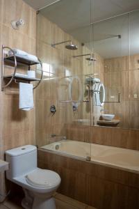 Koupelna v ubytování TruGarden Hotel Trujillo