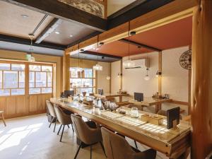 籠屋mizunotoオーベルジュ餐厅或其他用餐的地方