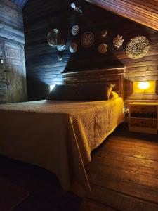 a bedroom with a bed in a wooden room at Alquilo casa en las Sierras de Minas "VIEJO RANCHO" in Minas