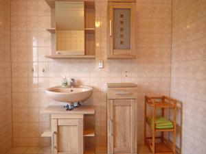 a bathroom with a sink and a chair at Ferien unterm Reetdach bis zu 6 Personen in Alt Bukow +27 photos