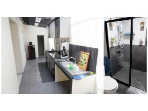 Kuchyň nebo kuchyňský kout v ubytování BatamExcursion Vacation Suites