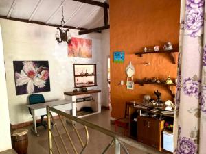 a living room with a desk and a table at Vila Alamandra in Ibicoara