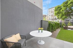 Κήπος έξω από το 149BK-101 New construction 2BR Private garden W-D