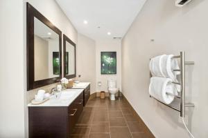 Ένα μπάνιο στο Five Star Luxury Kawarau Penthouse +32 φωτογραφίες