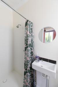 a bathroom with a sink and a mirror at Cosy and historical one bedroom apartment, 5kms from Castlemaine, 2 kms from the Calder in Barkers Creek