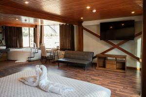 Uma área de estar em Hotel California Urubamba