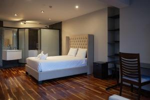 Cama ou camas em um quarto em Hotel California Urubamba
