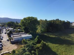 an aerial view of a parking lot with a train at Departamento encanto del sur isla teja in Valdivia