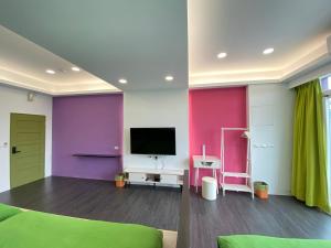 TV a/nebo společenská místnost v ubytování 都歷財哥民宿 Du Li Cai Ge B&B