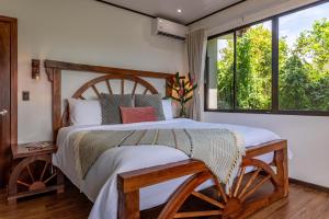 a bedroom with a large bed and a window at Villa Alma de Campo Monteverde in Monteverde Costa Rica