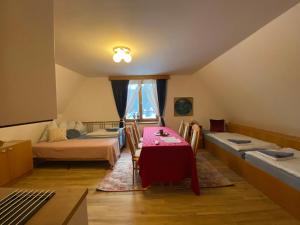 Letto o letti in una camera di Samoobslužný hotel Vydra
