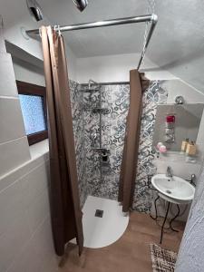 a bathroom with a shower and a sink at Camera Glicine con bagno privato in Castellero