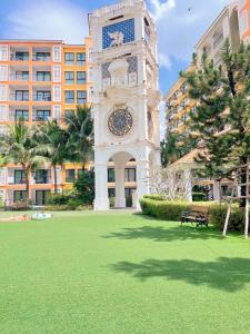 Taman di luar Venetian Signature Pattaya