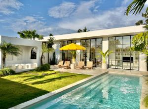Kolam renang di atau dekat dengan Dolce villas in Bingin