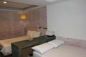 Giường trong phòng chung tại Hotel Biz Jongno Insadong +53 ảnh