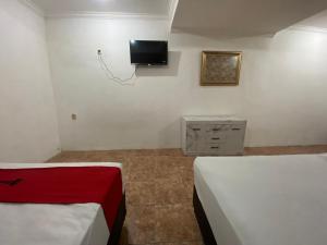 Letto o letti in una camera di RedDoorz Syariah at Sudirman Street Garut