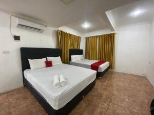 Letto o letti in una camera di RedDoorz Syariah at Sudirman Street Garut