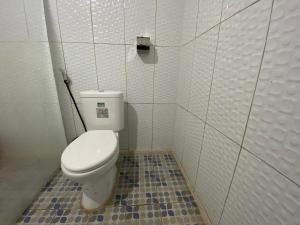Bagno di RedDoorz Syariah at Sudirman Street Garut