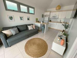 Кухня или мини-кухня в LaLolitaVilla - walking distance to Playa Buye!
