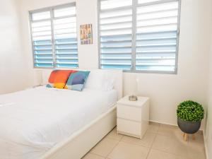 Кровать или кровати в номере LaLolitaVilla - walking distance to Playa Buye! +38 фотографий