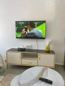 TV a/nebo společenská místnost v ubytování Destinyspaces