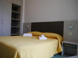 Postel nebo postele na pokoji v ubytování Hotel Monaco - parcheggio incluso e piscina - min 2 gg