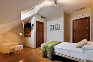 Postel nebo postele na pokoji v ubytování Hotel Fuente El Cura