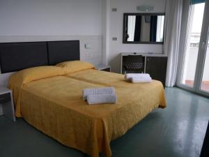 Postel nebo postele na pokoji v ubytování Hotel Monaco - parcheggio incluso e piscina - min 2 gg