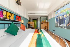 Postel nebo postele na pokoji v ubytování Happy Inn-Xinzheng International Airport Branch喜鹊愉家连锁酒店-机场店